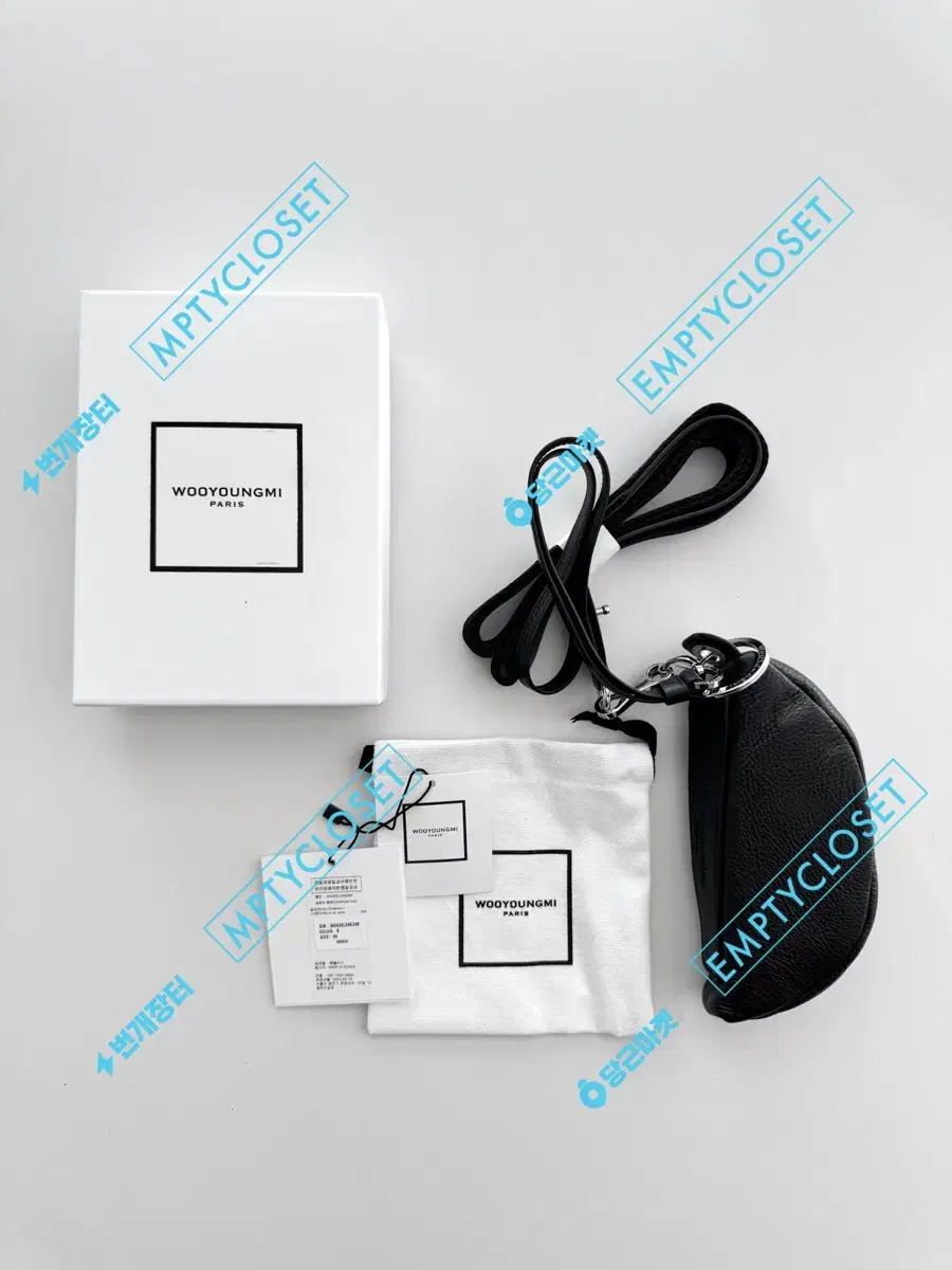 [new] Wooyoung Mi 24FW Black Mini Moon keyring W243SL04634B