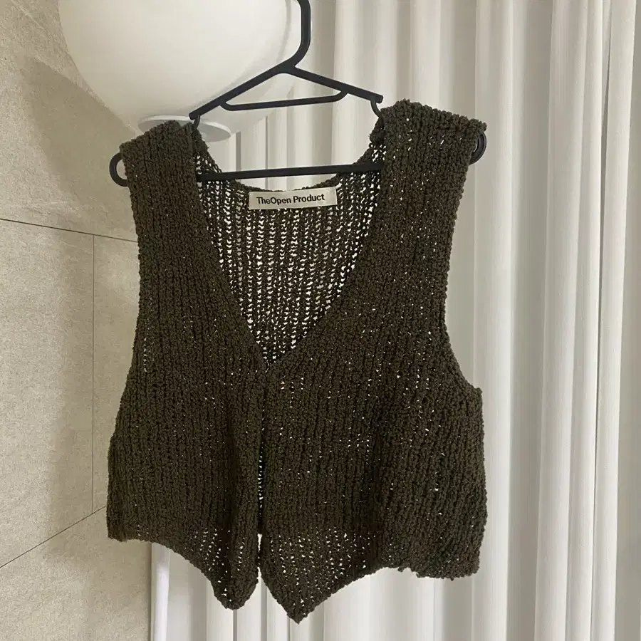 더오픈프로덕트 V-NECK KNIT VEST