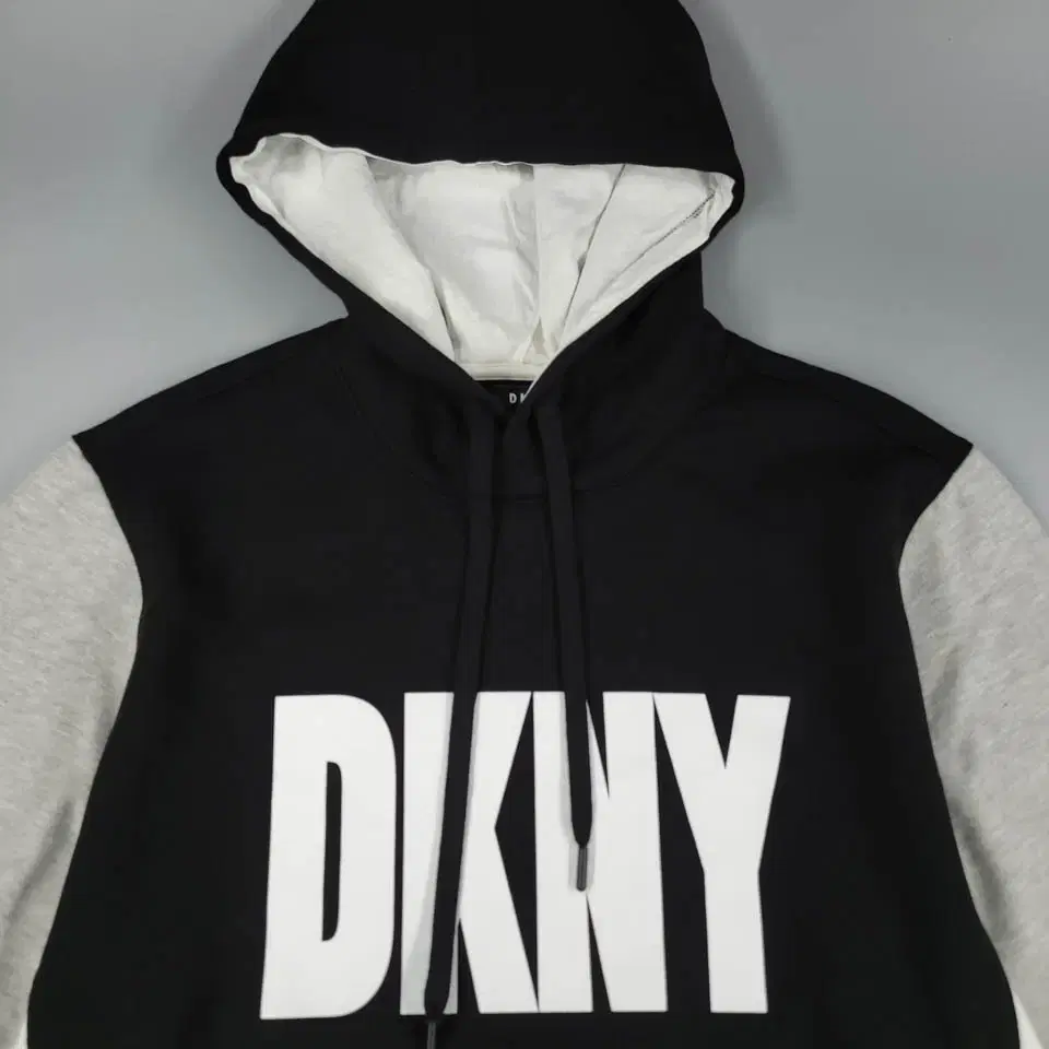 DKNY 디케이앤와이 블랙 멜란지그레이 화이트 배색 빅로고프린팅 폴리 코