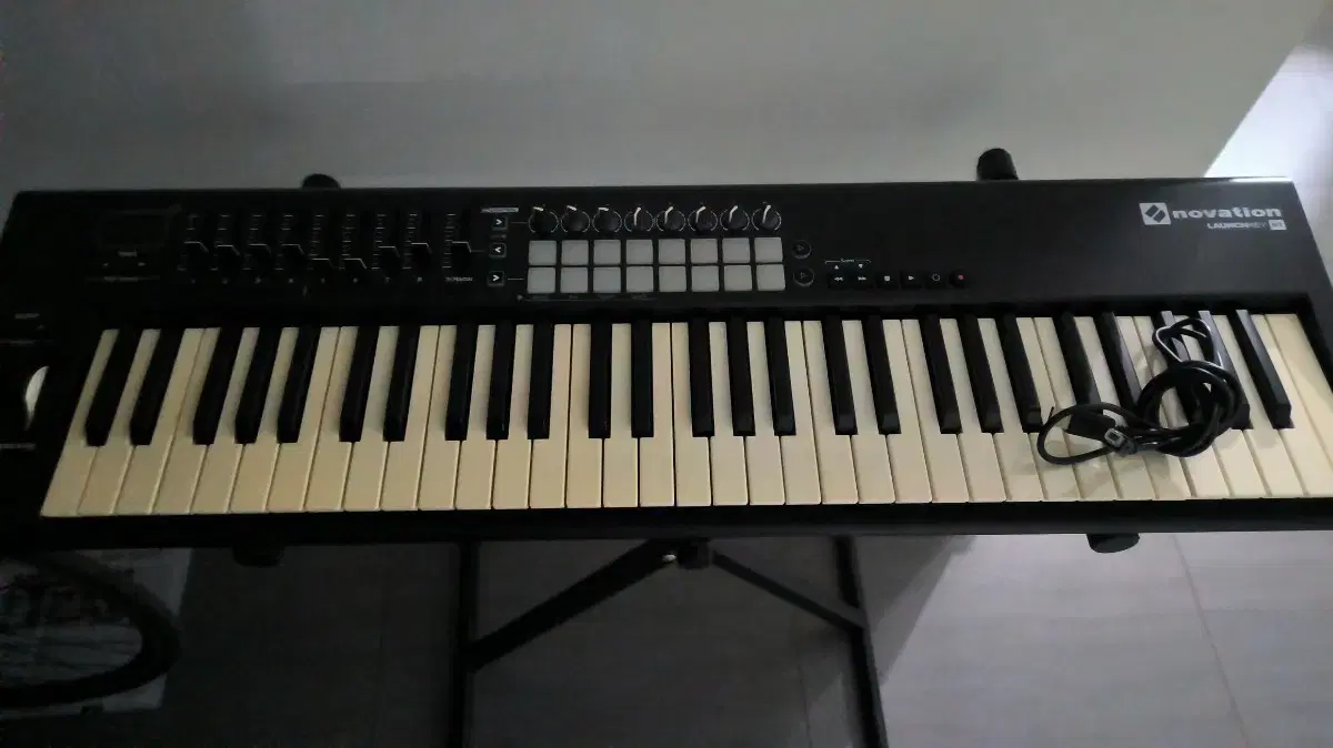 노베이션 Novation Launchkey 61 팝니다