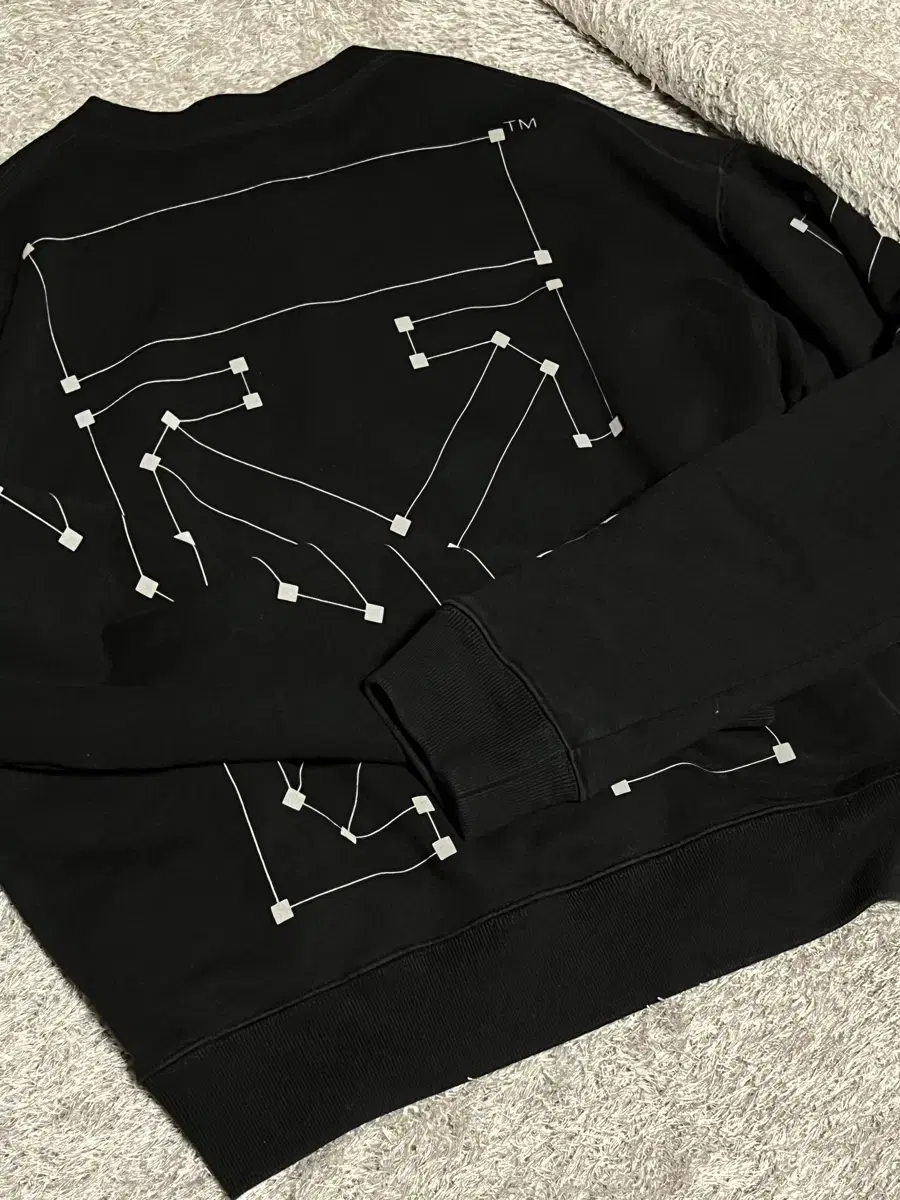 [M] Off-White Arrow Reflective Top in good condition for sale