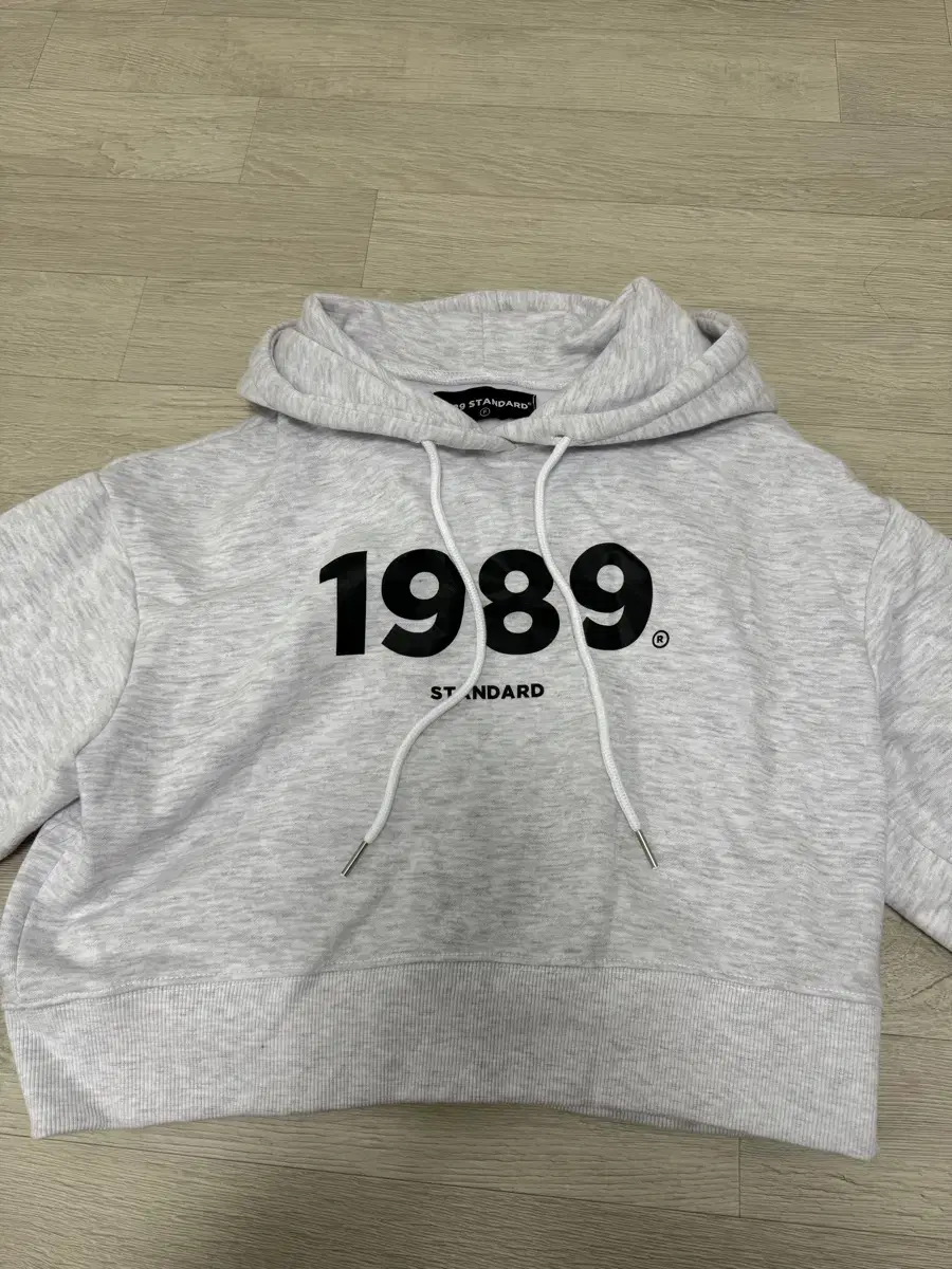 1989 스탠다드 크롭 후드티