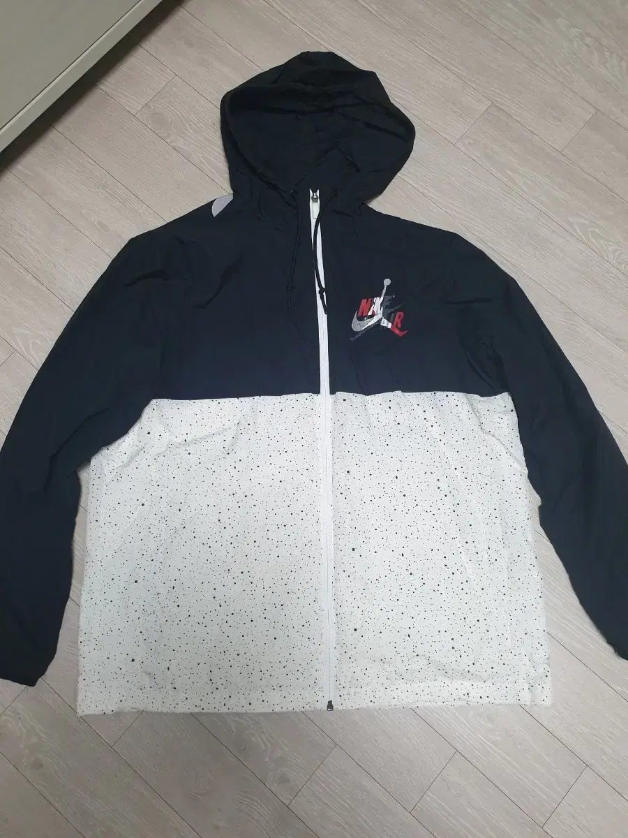 Nike Air Jordan Windbreaker size 100-105