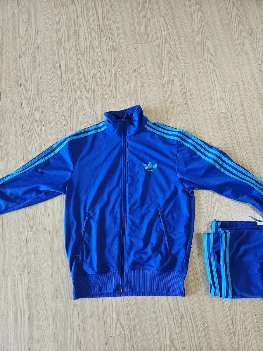 Adidas Firebird Set (Size 100)