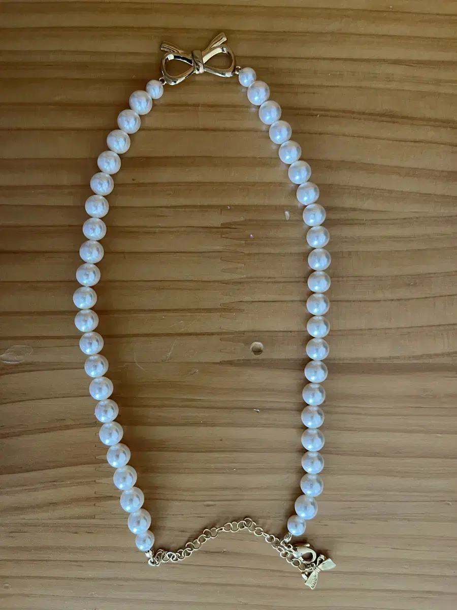 Numbering pearl necklace