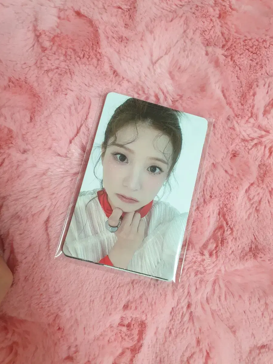 An unsealed copy of the November issue of The Star kep1er photocard ex-meme