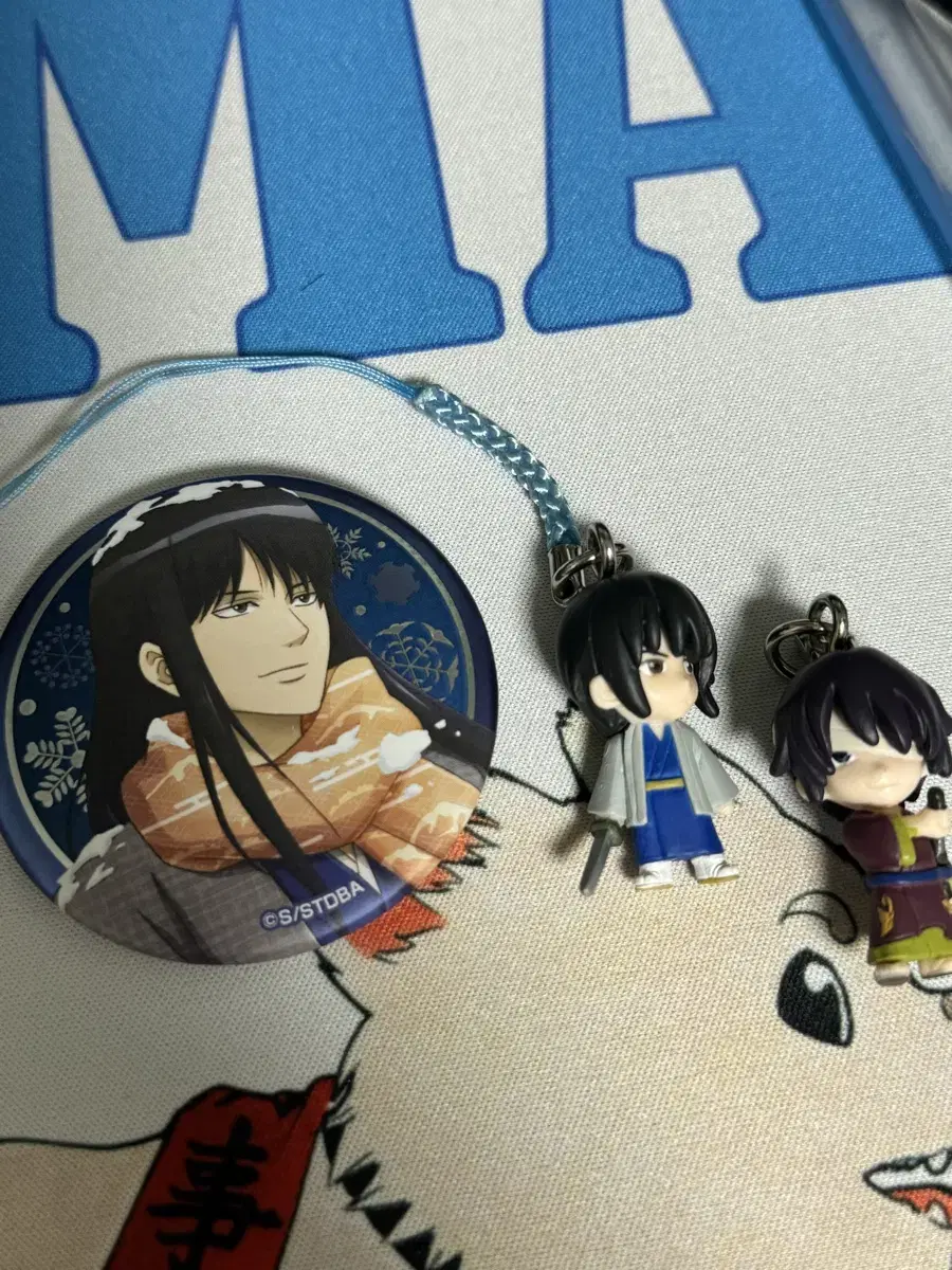 Gintama Katsura Badge + Figure Strap keyring Set