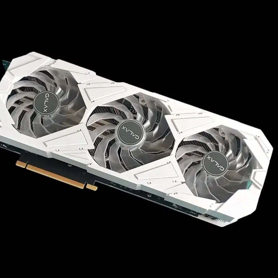 갤럭시 RTX3070 EX 화이트 OC D6 8GB 3팬 그래픽카드