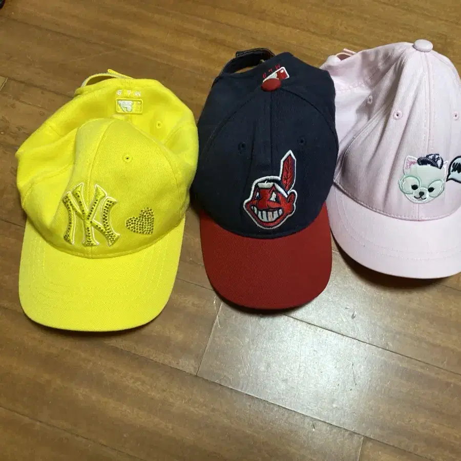 MLB모자 세개 팝니다