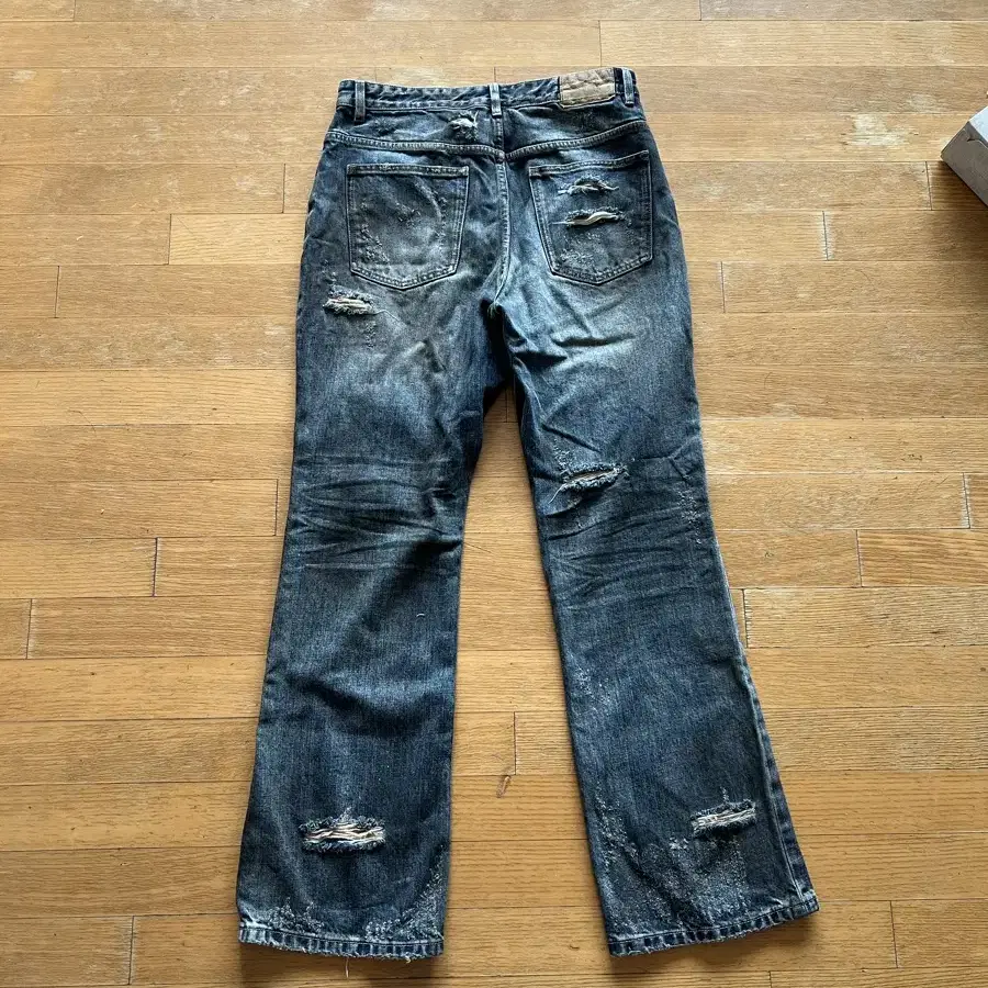 (L) REGENZONE Distressed Flare Jeans 새상품