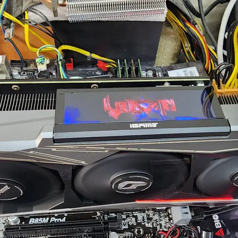 컬러풀 RTX 3060Ti 불칸 LCD 8G 판매 합니다.