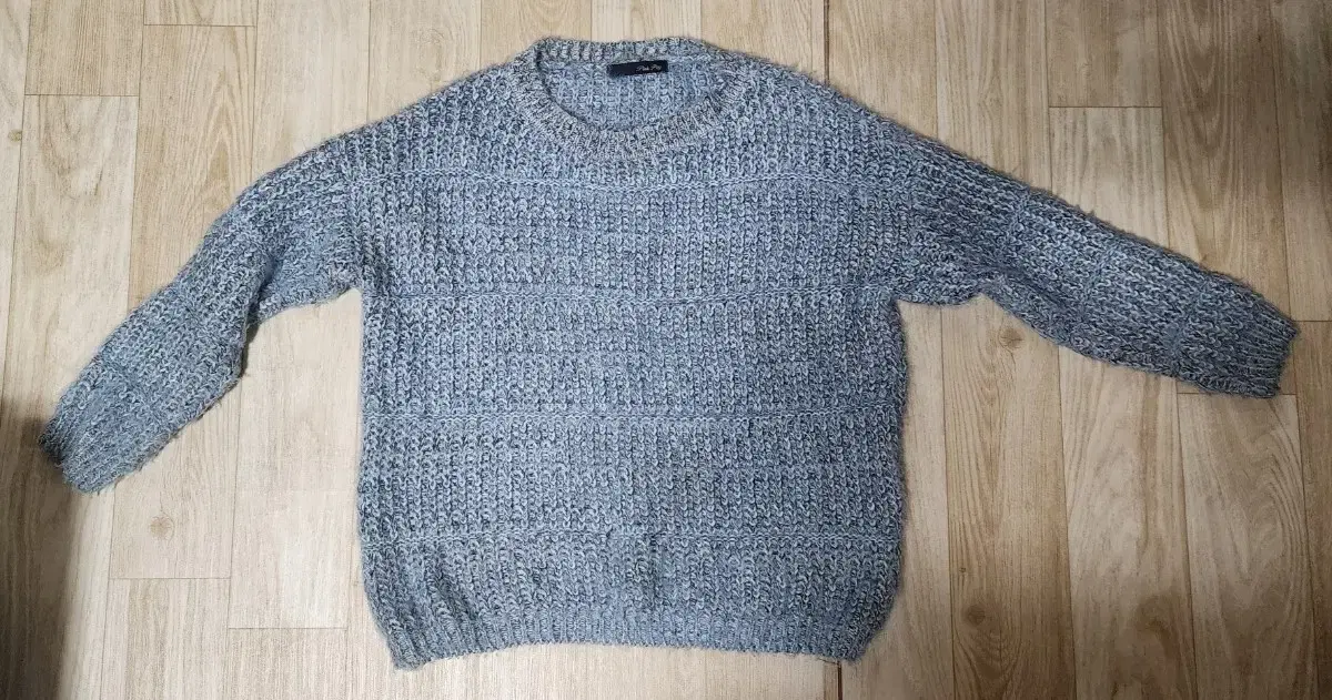 Blue pulsar knit