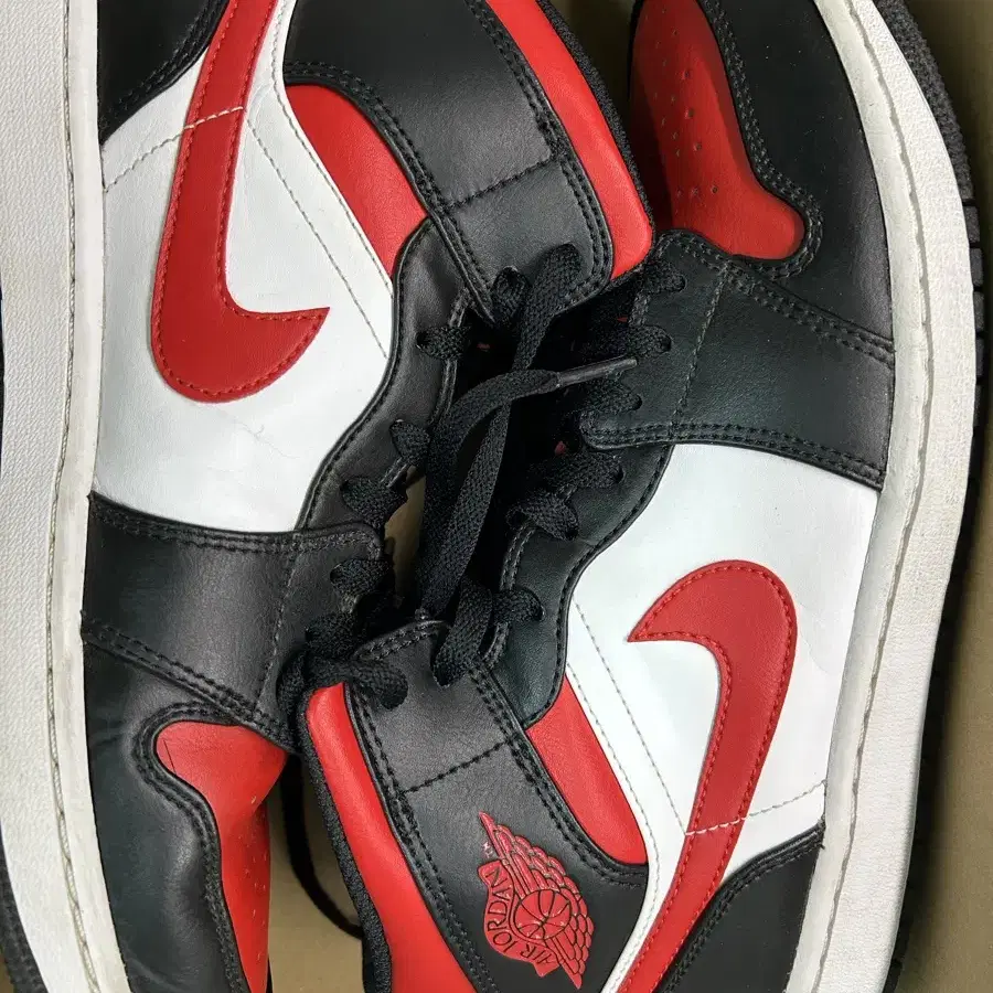 나이키 조던Jordan 1 Mid Black Fire Red280사이즈