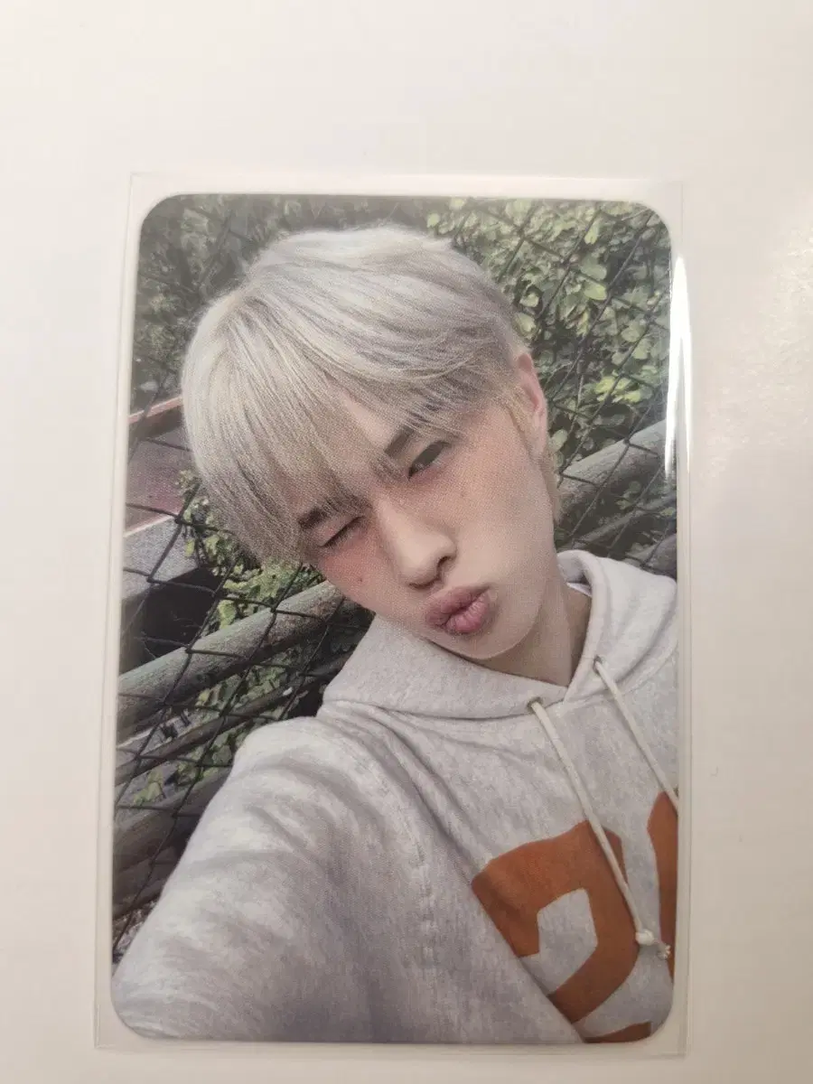 TWS Kyungmin sells photocard 