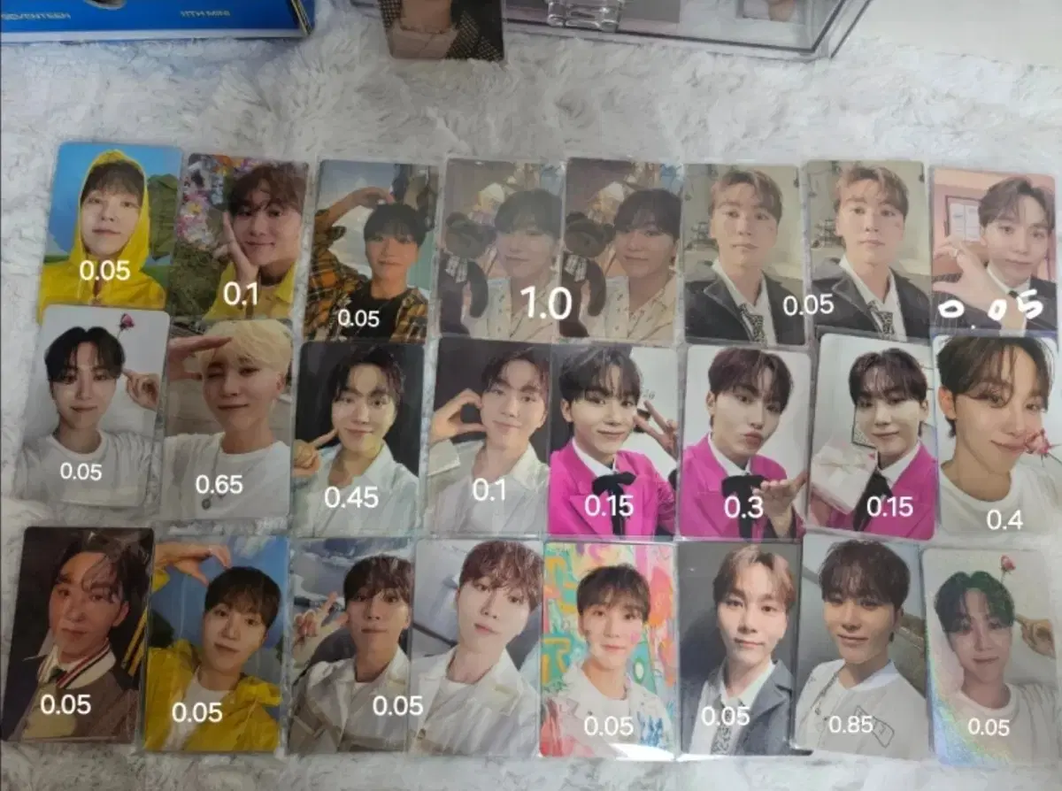 Seungkwan sells photocard 