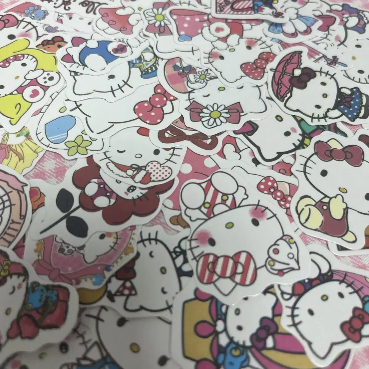 Hello Kitty, Pochaco Sculpture sticker Chapter 15