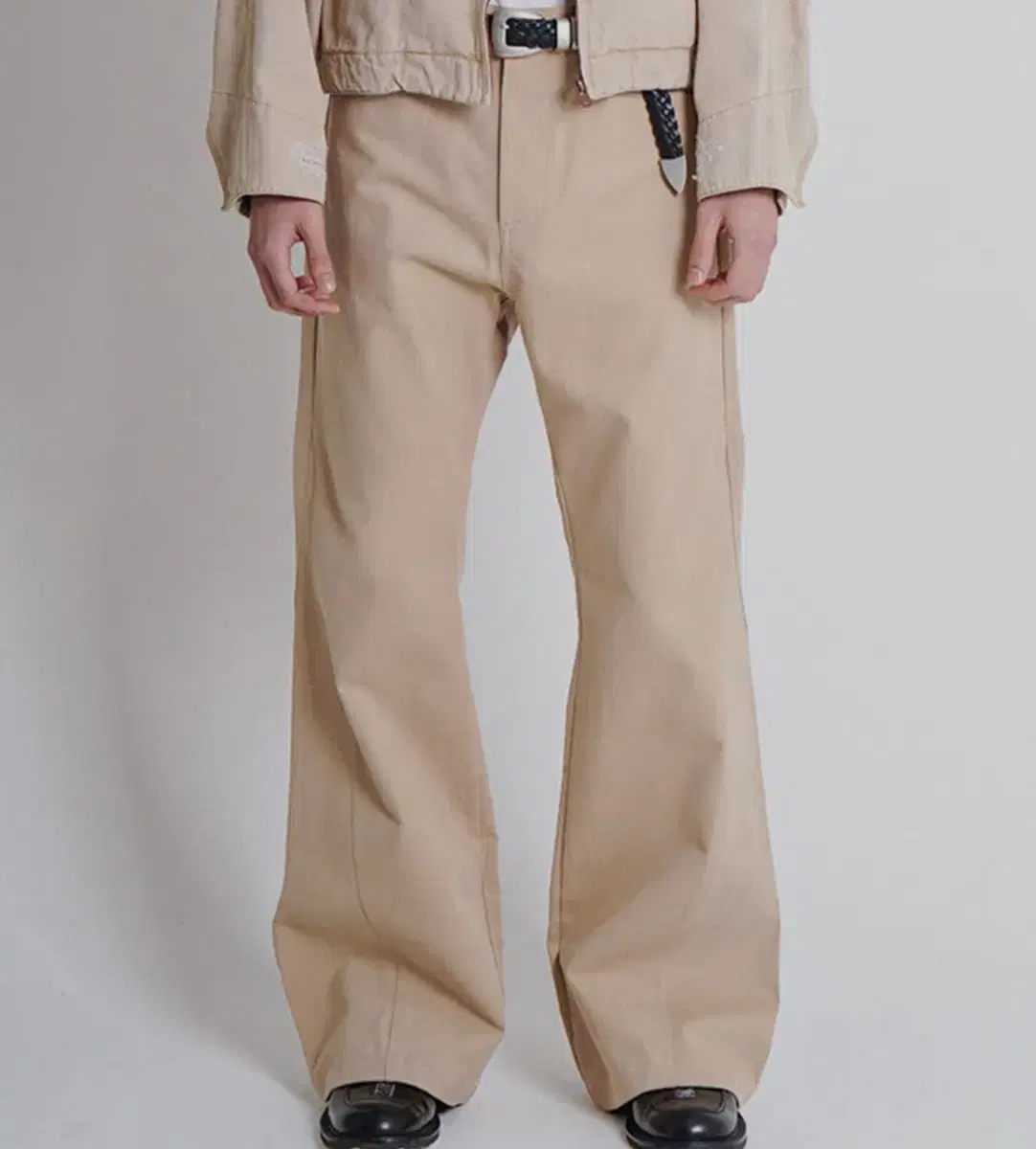 [M] Euler Beige Flared Pants