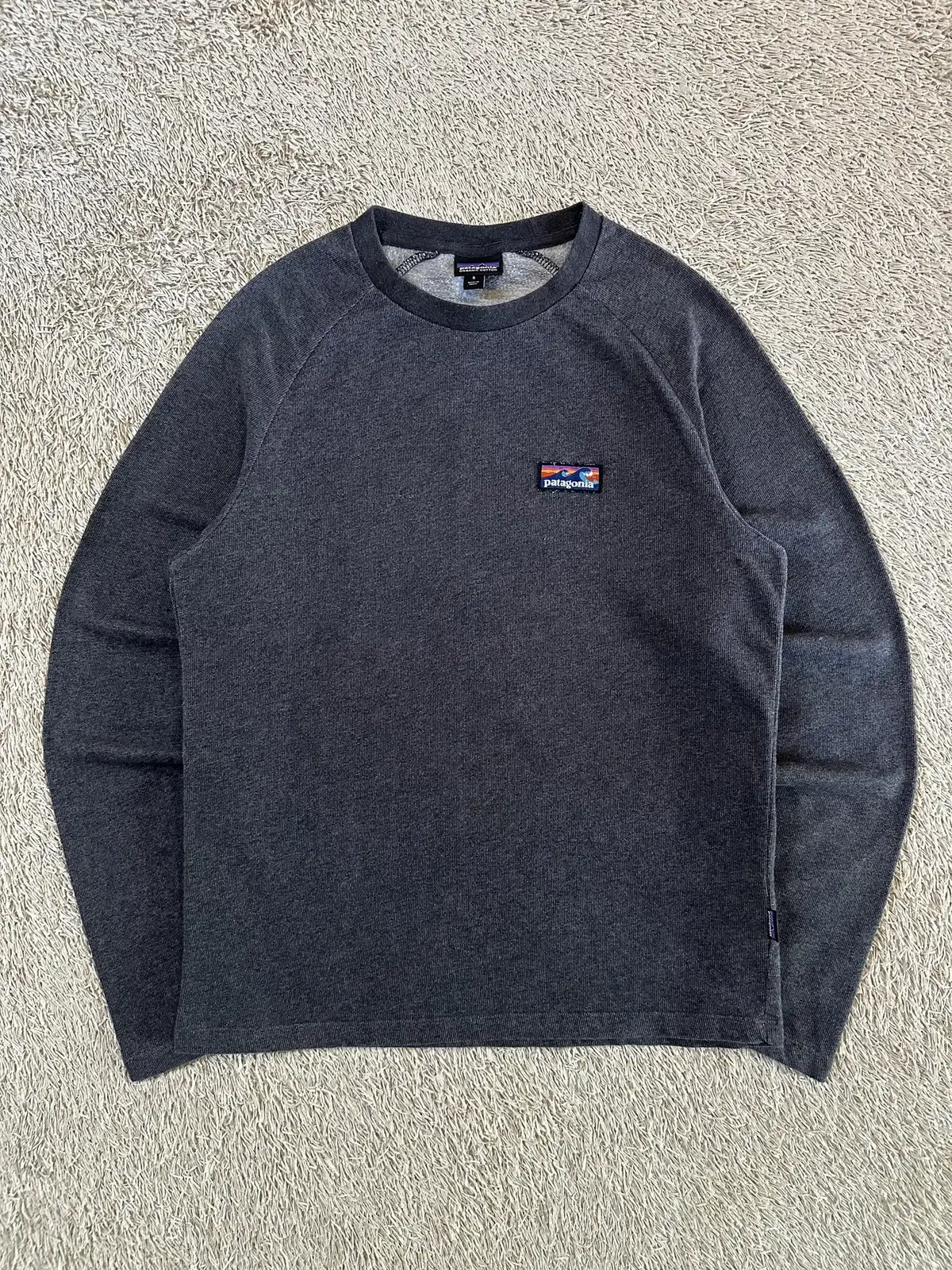 [S] PATAGONIA PATAGONIA Wave Small Logo Long Sleeve Charcoal