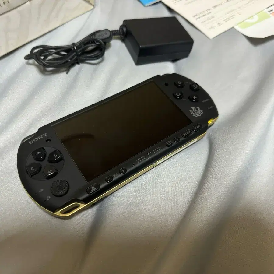 PSP 몬스터헌터 에디션 판매합니다.