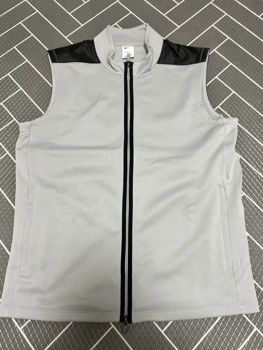 Nike ThermaFit Golf Vest L