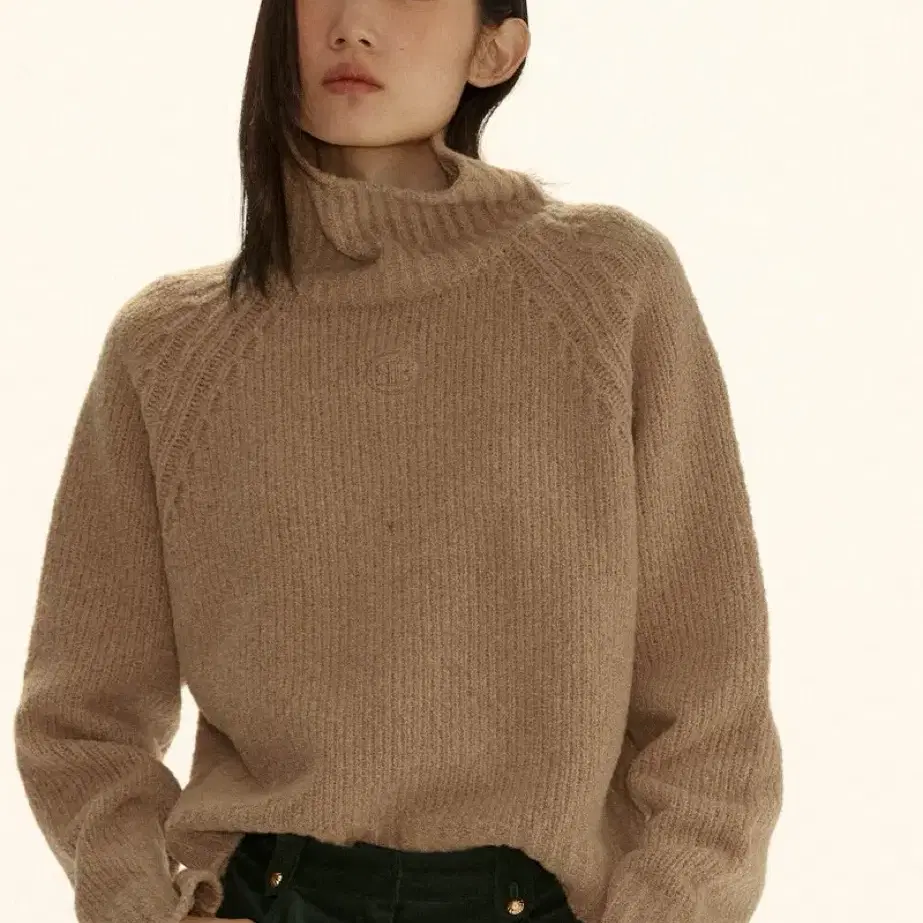 시엔느 폴라 니트 Boucle High Neck Knit (Camel)