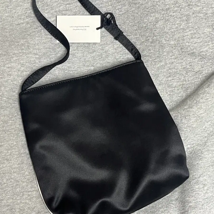 해 베라 실크 토트백 / HAI SILK VARA TOTE BAG