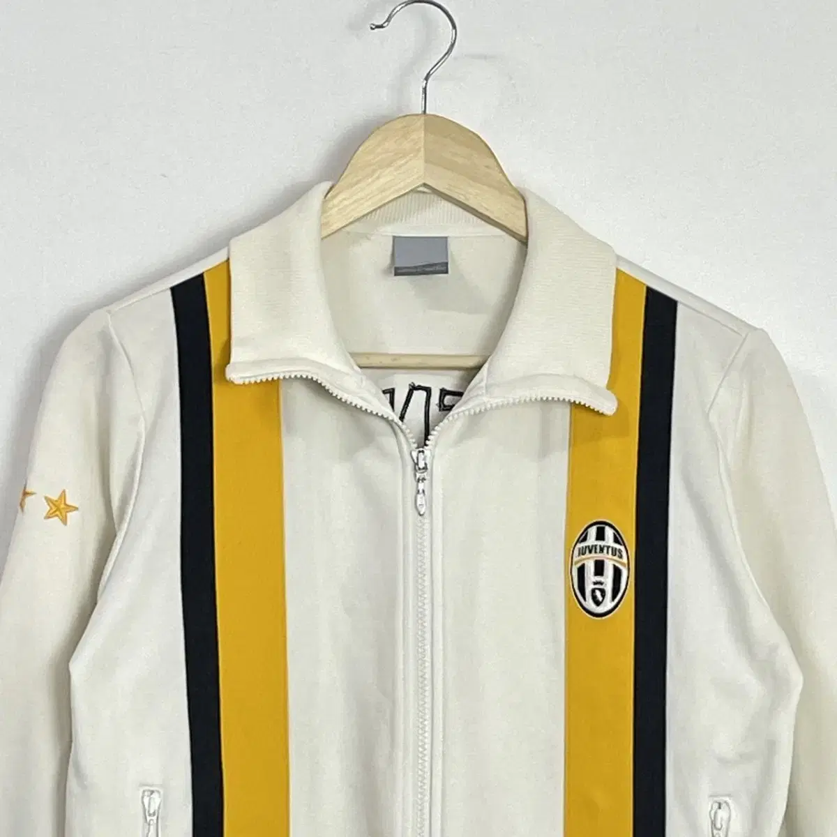 1590 Item: Nike Juventus Jersey