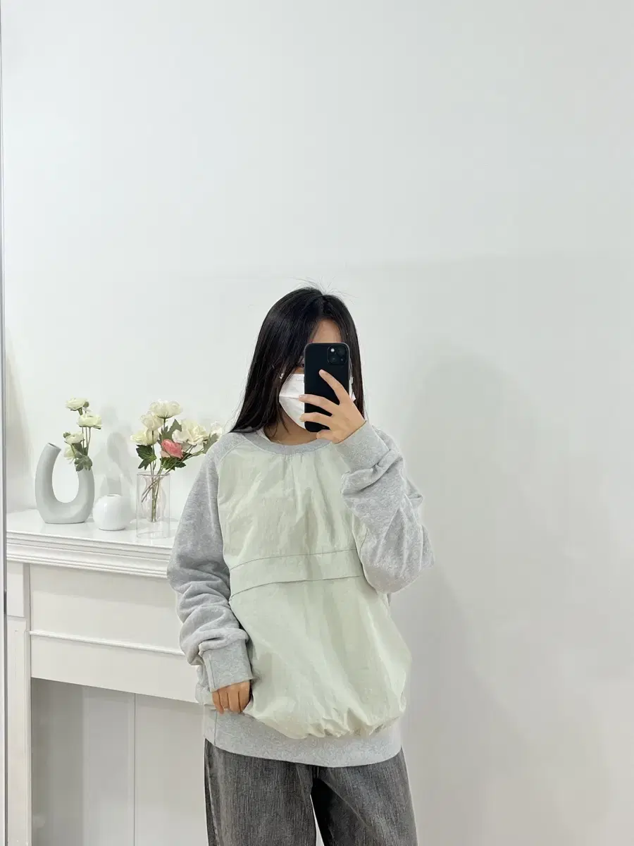 Gray color scheme nylon long sleeve top