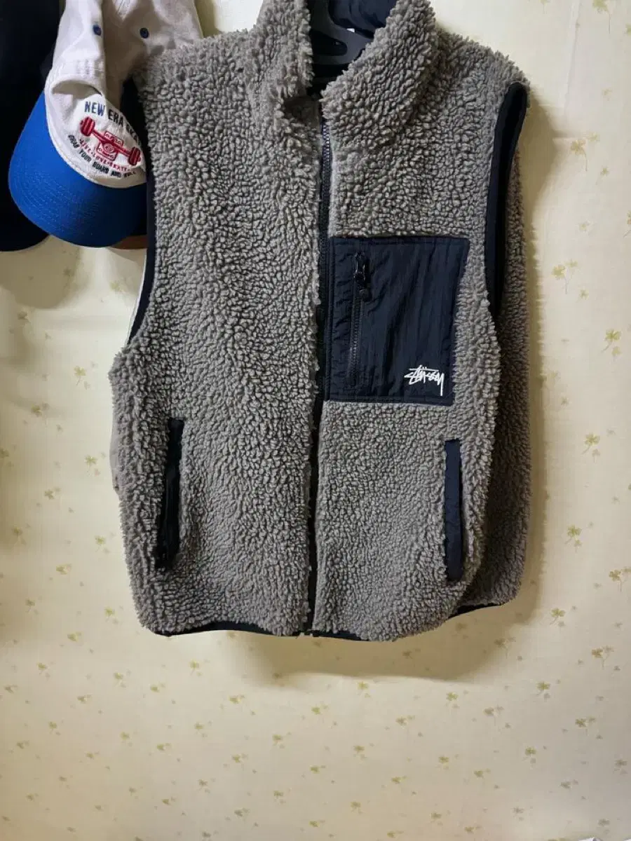 (M)Stussy Reversible Sherpa Fleece Vest