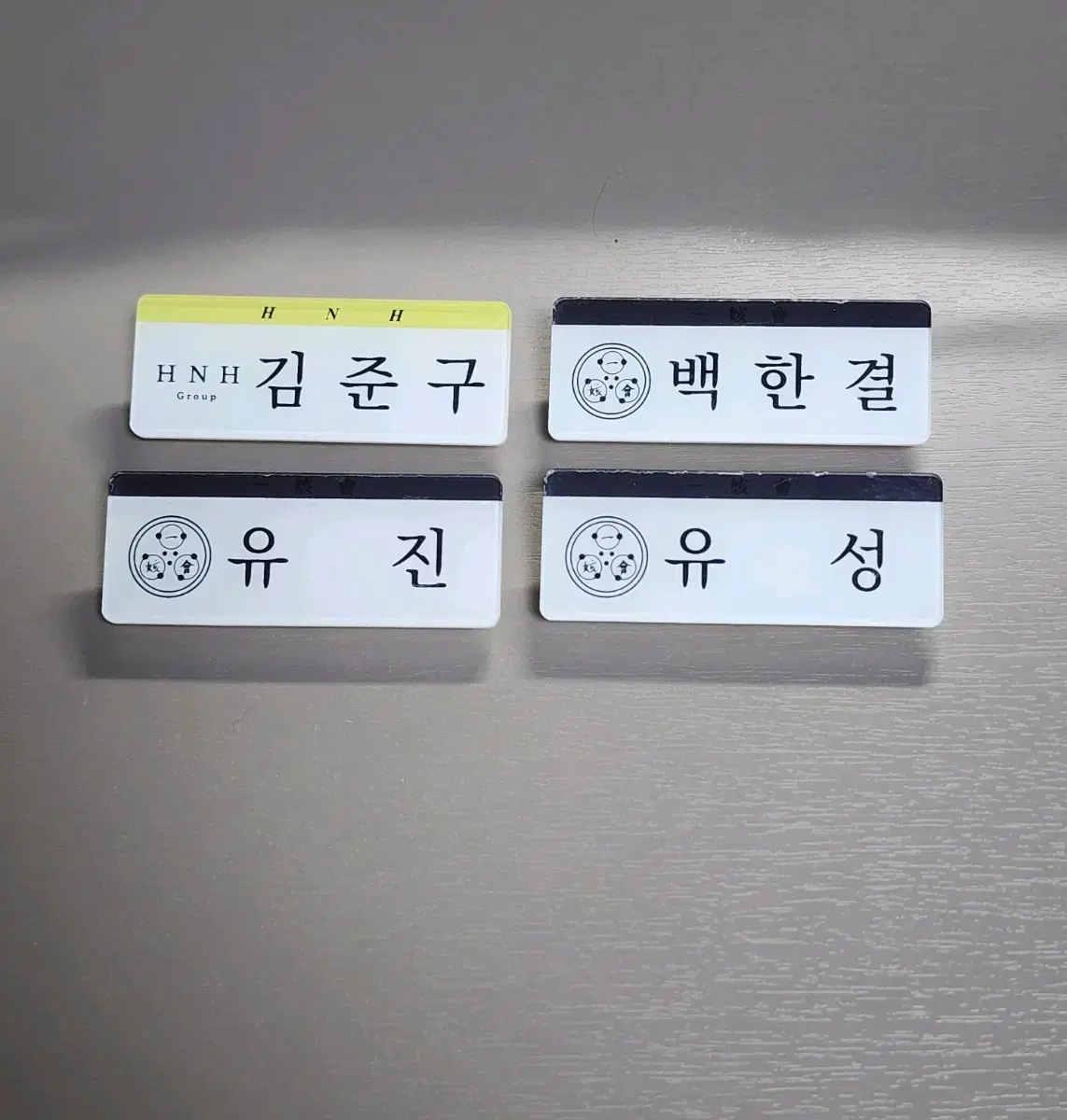 AppearanceAcrylic name badgeKim Myung SeoSeong RyuHei SungYohan JongKeon Jun GuHong Jae Yeol Jang HyunYujin Yoo Sung