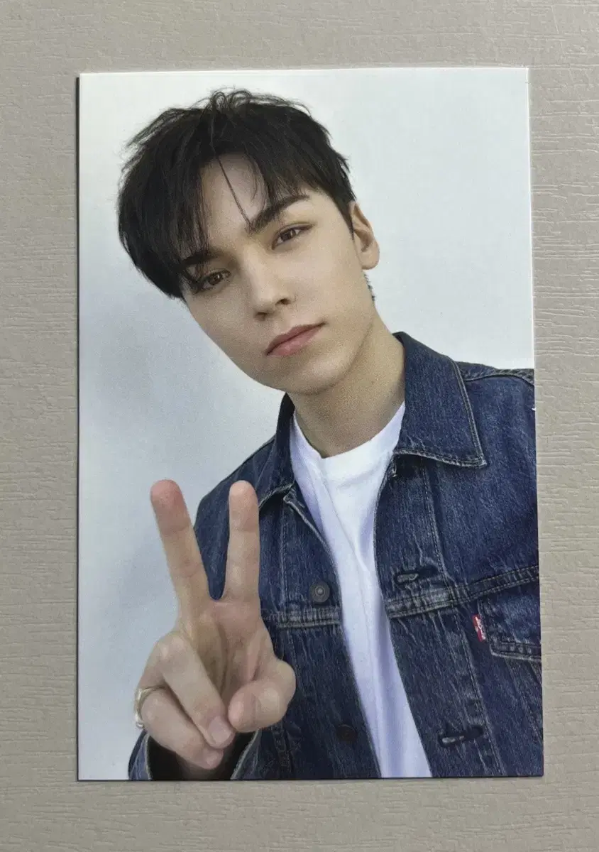 Seventeen vernon 8th Anniversary Earrings Photocard