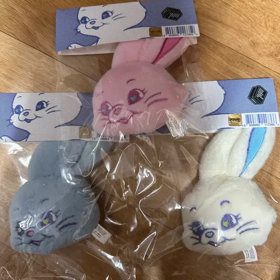 NEW JEANS | 뉴진스 Sealed New Jeans Bunnies Club Dice Keyring #뉴