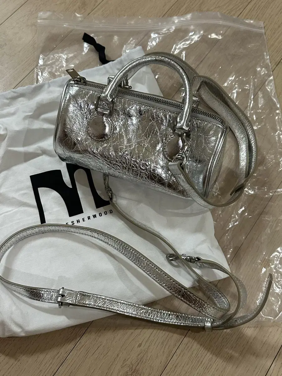 마지셔우드 log bag silver