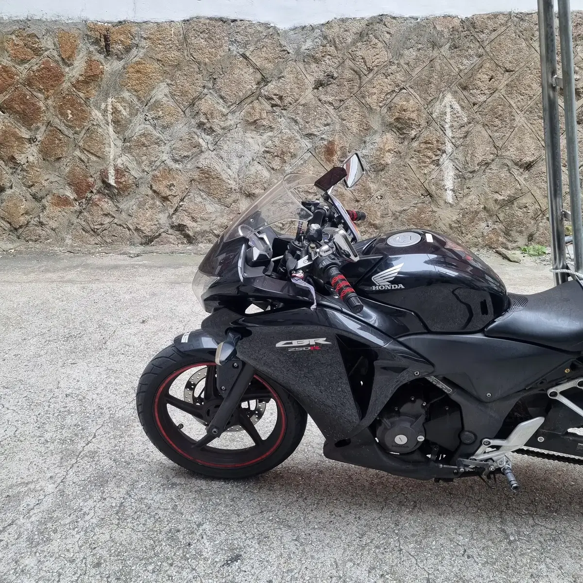 13년식 혼다 CBR250R 짐받이 오토바이 판매