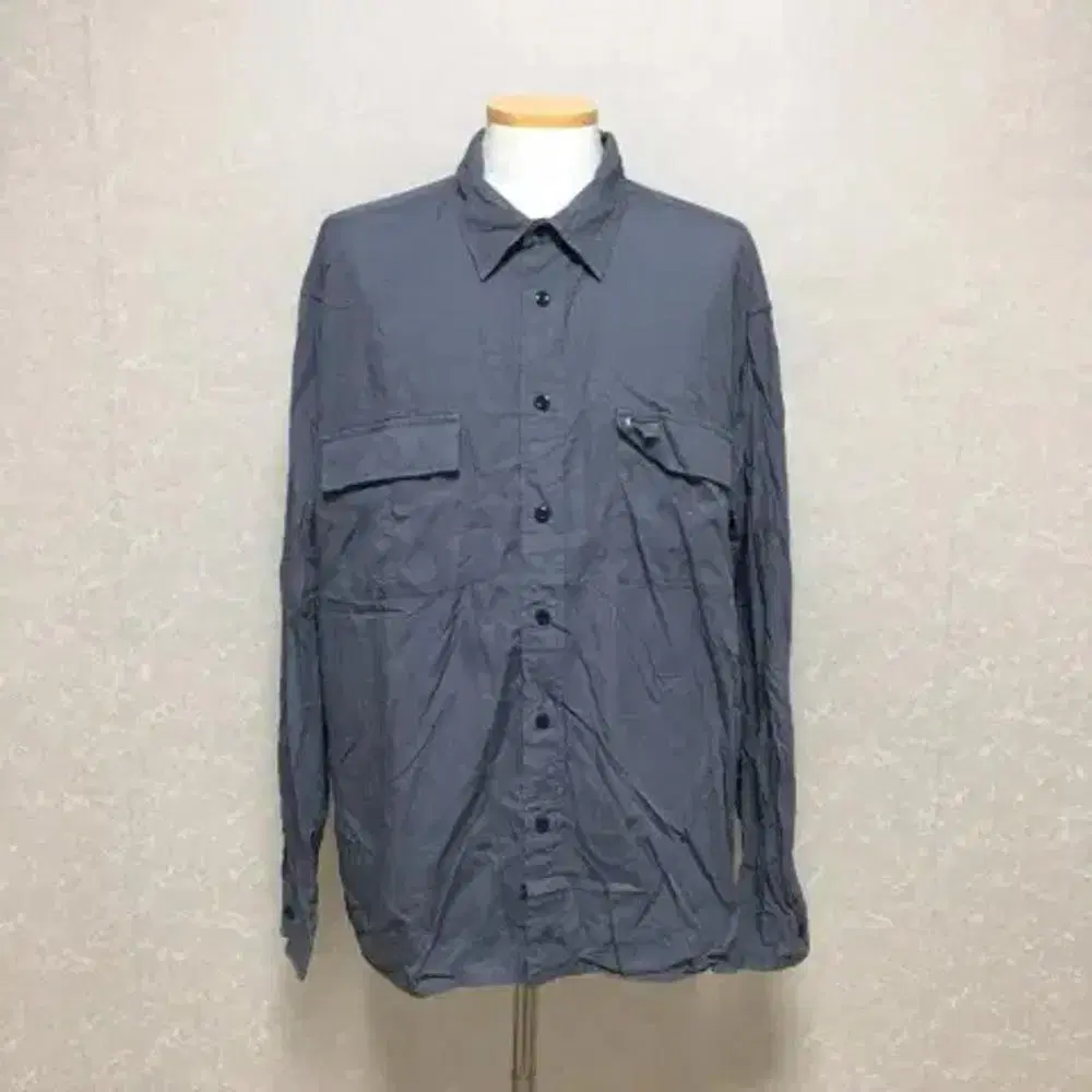 XL Tommy Jinns Solid Shirt. (c392)