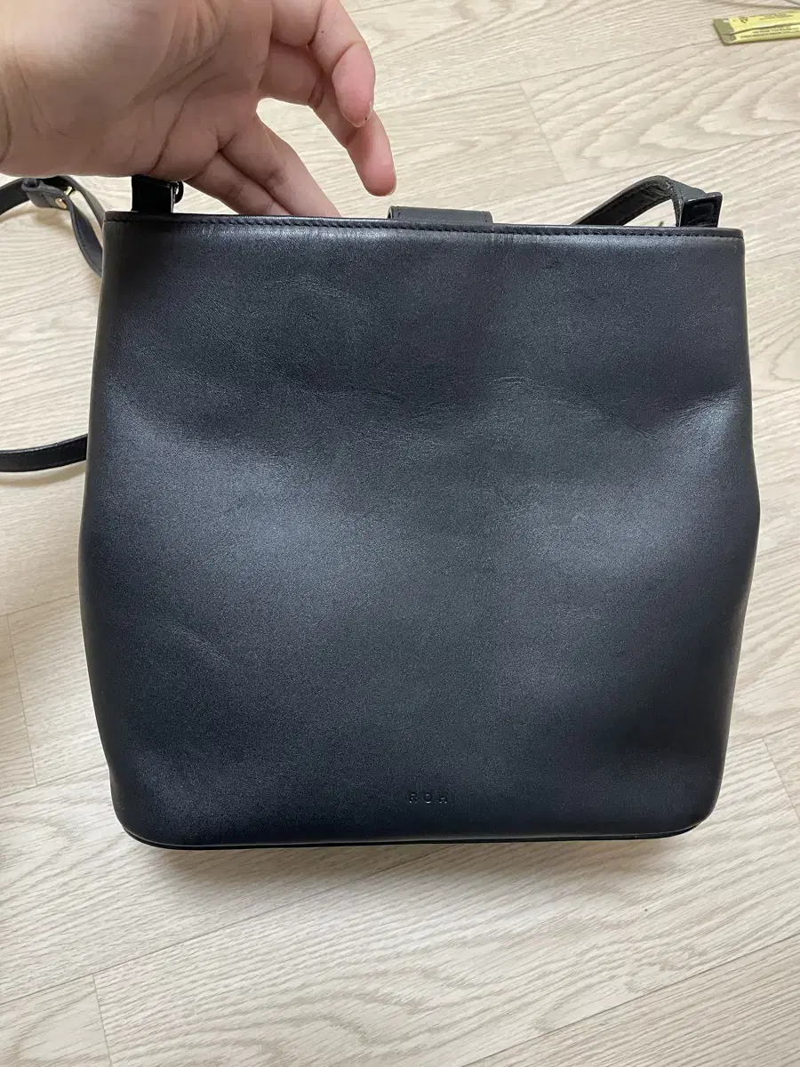 로서울 aline medium shoulder bag