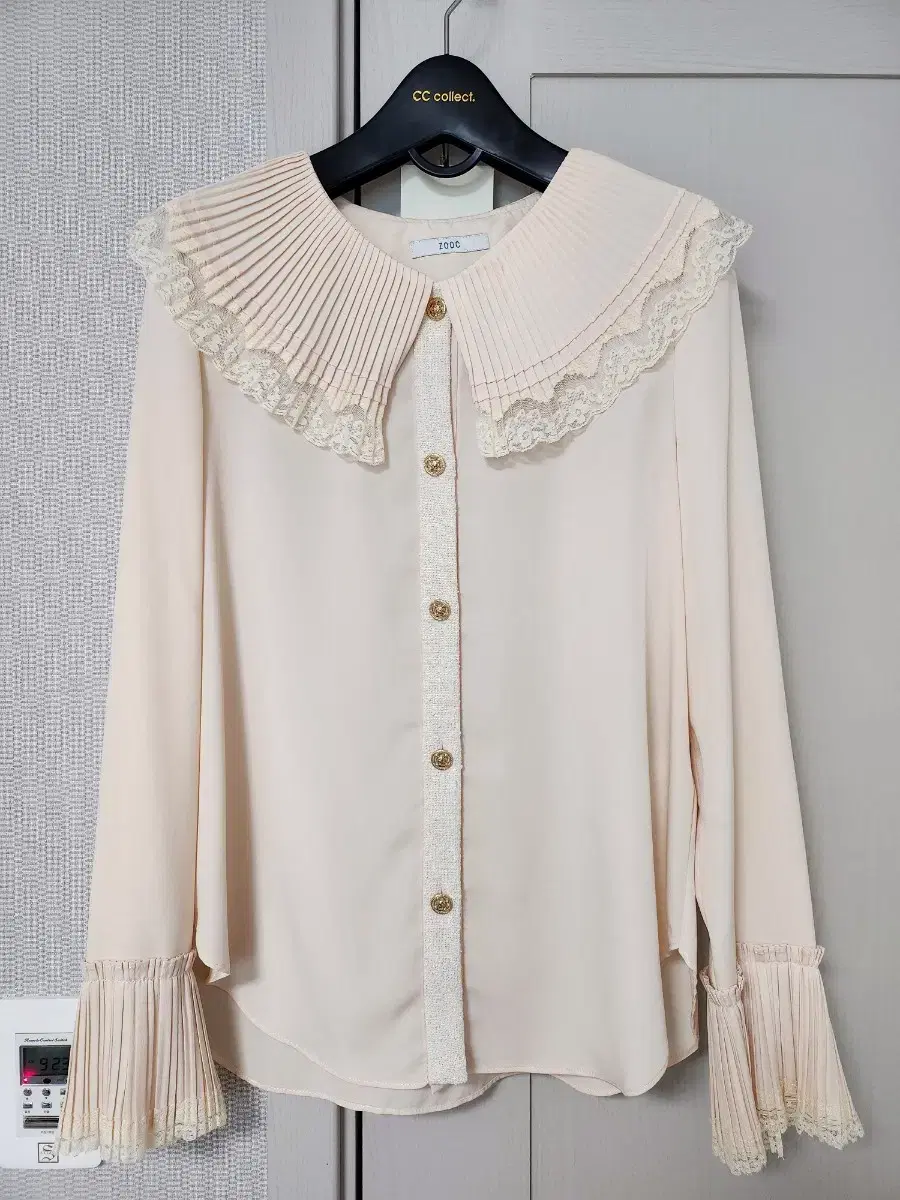 Juke kara Sleeve Pleated Blouse