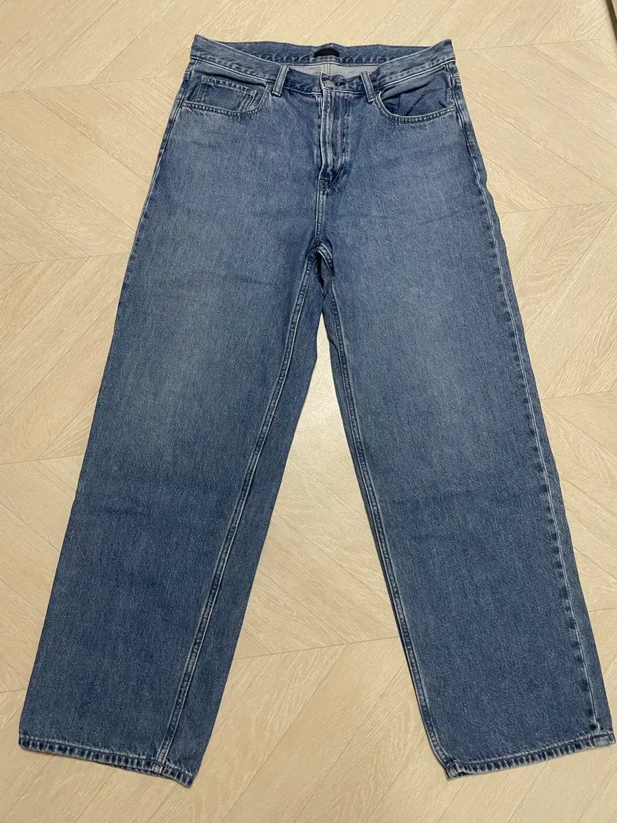 Uniqlo Wide Straight Jeans 32