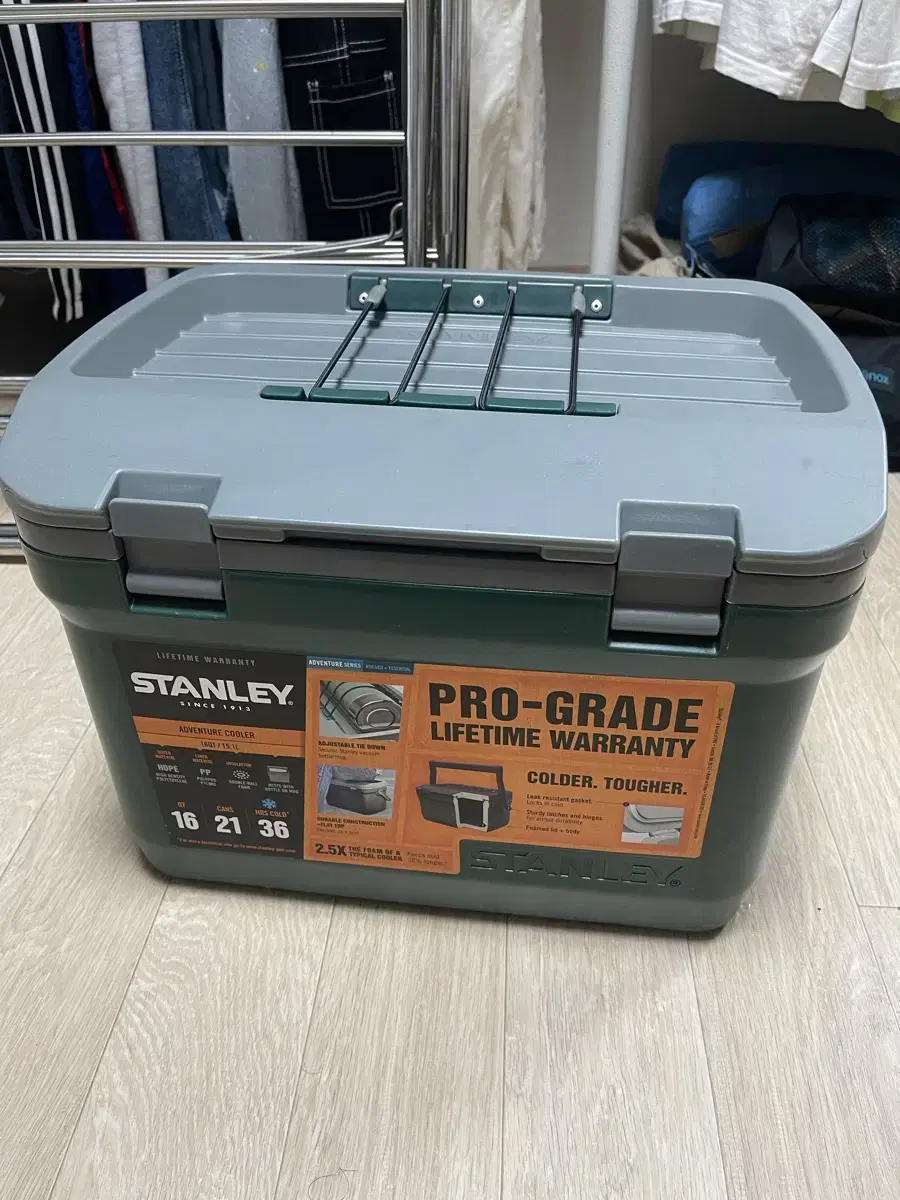 Stanley Cooler 15.1L sells