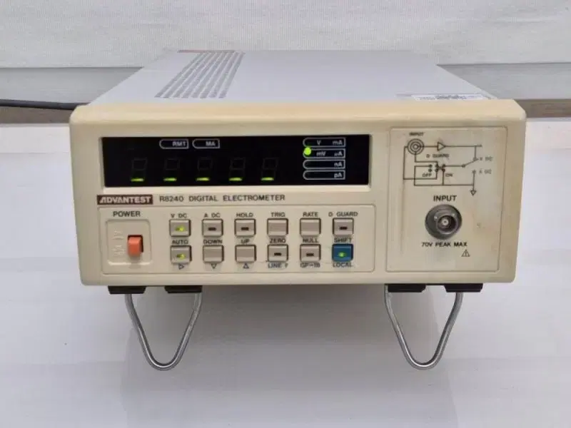 ADVANTEST R8240 Digital Electrometer