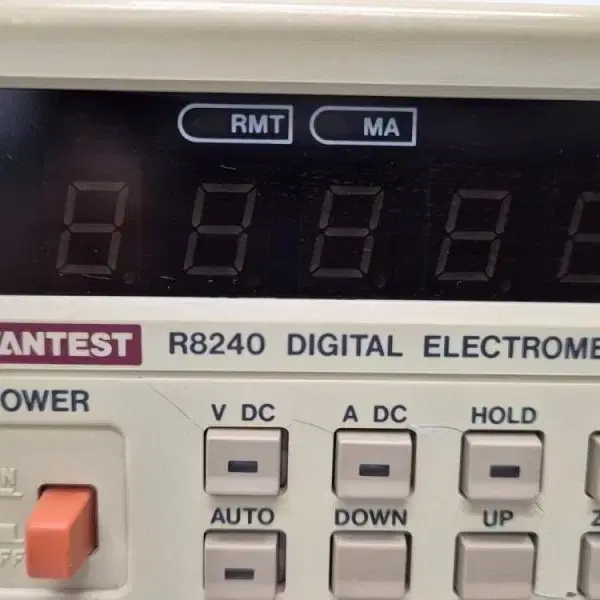 ADVANTEST R8240 Digital Electrometer