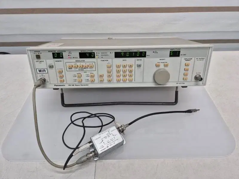 Panasonic FM/AM Signal Generator VP-8175