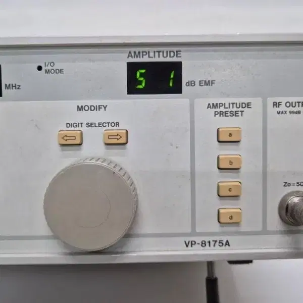 Panasonic FM/AM Signal Generator VP-8175