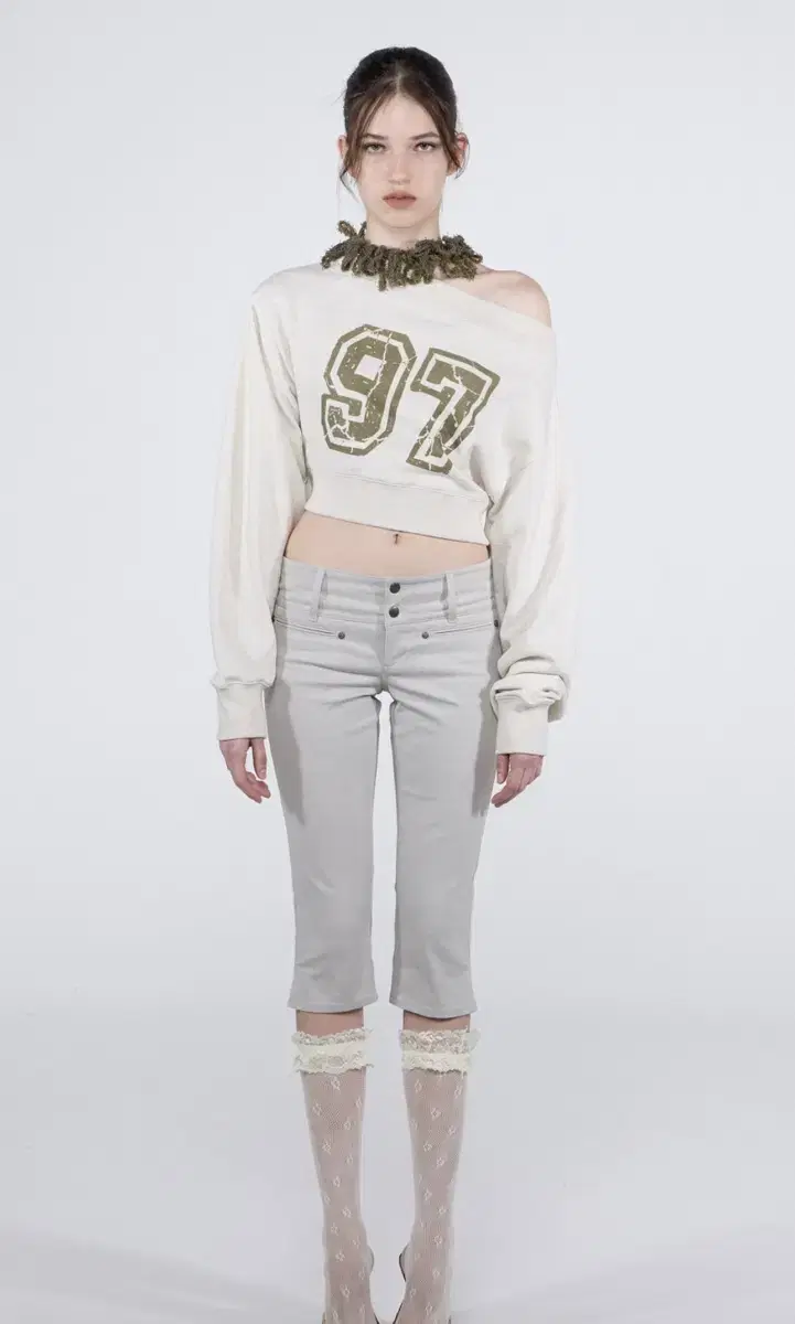 스컬프터 오프숄더 Cropped Sweatshirt