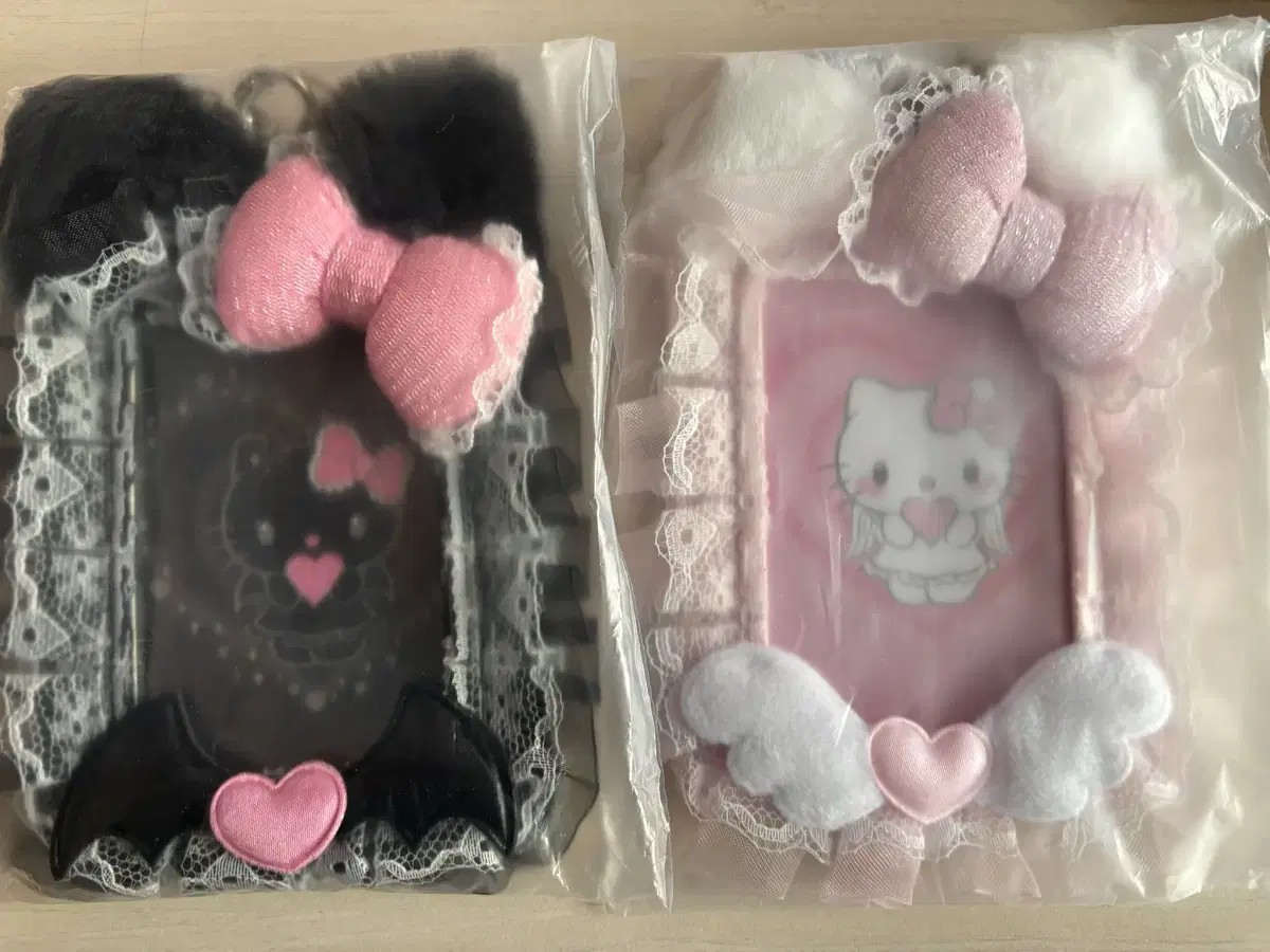 Hello Kitty Angel Devil photocard holder unsealed