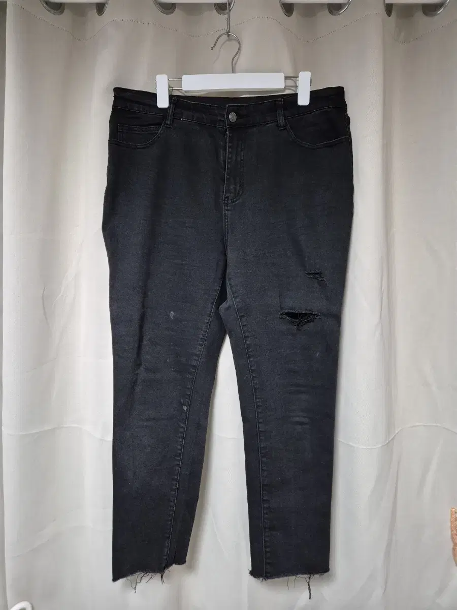 Black straight fit semi skinny jeans size 38 hidden banding big size