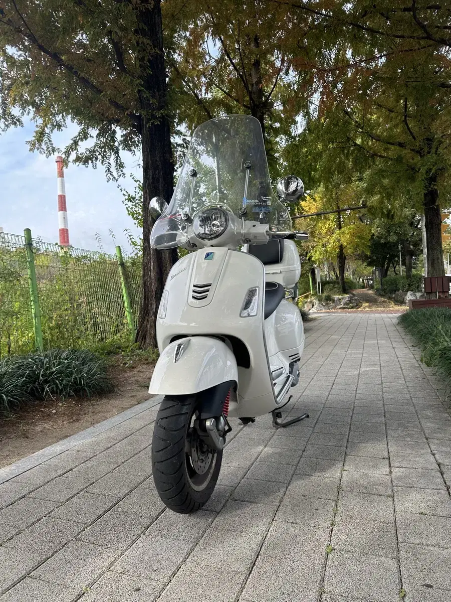 베스파 GTS 125 ABS 2019년식 판매합니다.