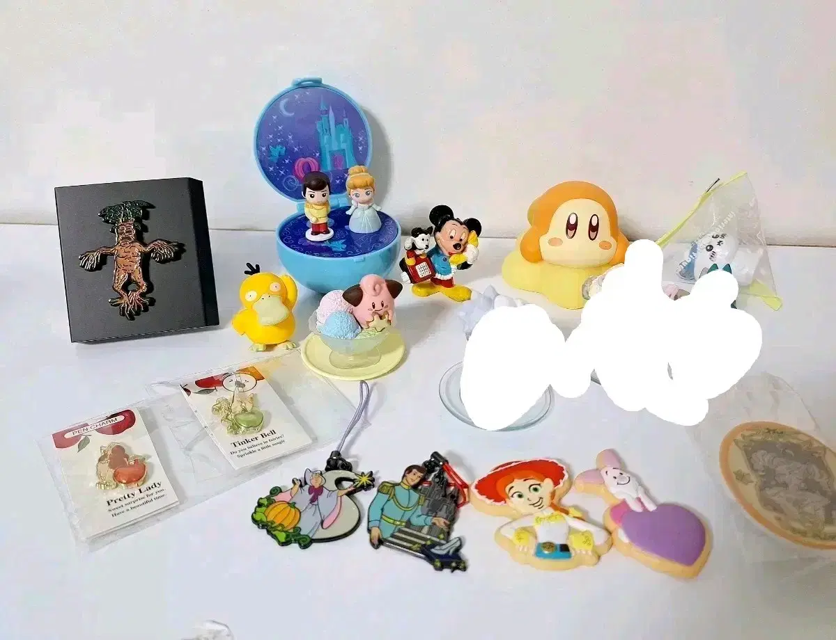 [Discount] Pokemon, Disney, Cinderella, Harry Potter, Gacha Magnet, Badge, Sofubi, etc.