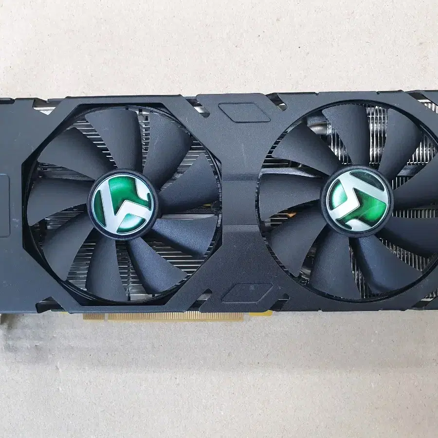 라데온 RX580 4GB 팝니다