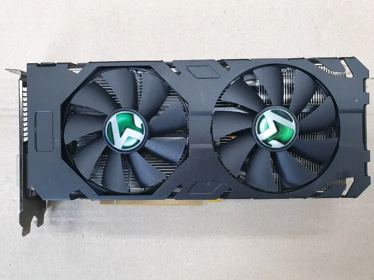 라데온 RX580 4GB 팝니다